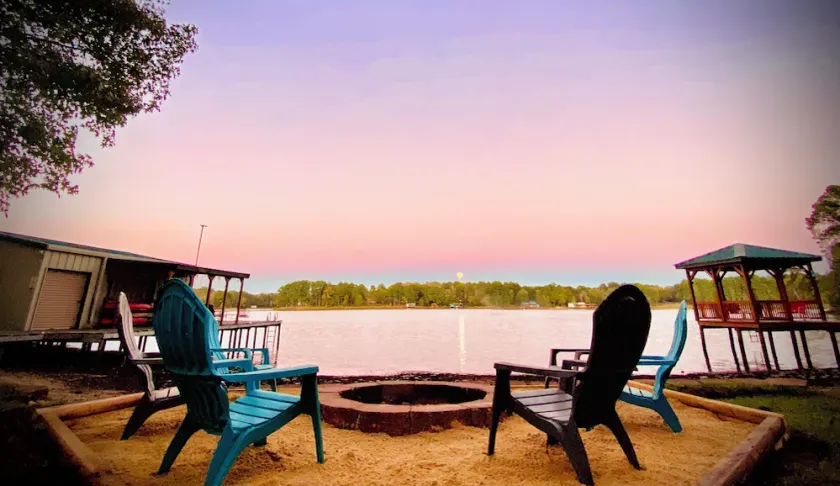 GRIFs GETAWAY ved Lake Hawkins - Image 1