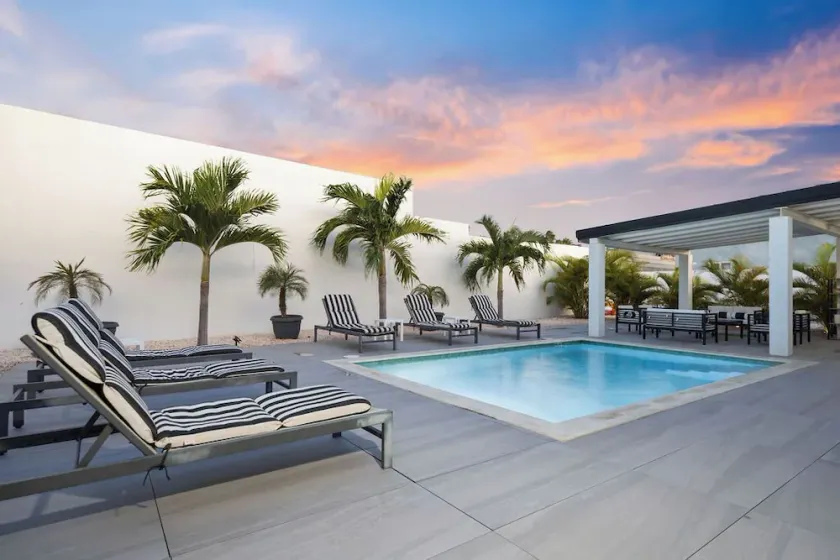 Tides Villa 4BR Private Pool Walk to the Beach - Image 1