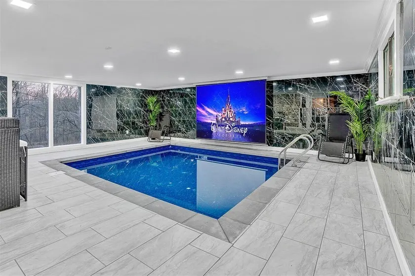 **Poconos Cave Indoor Heated Pool/Private Pond** - Image 1