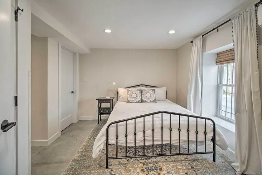 Contemporary Condo in Quiet Locale! - Image 1
