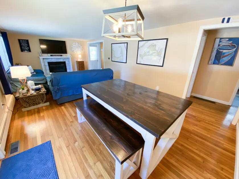 3 BR, 1.5 Bath, OD shower - 4 Min. Dr To Beaches & 8 Min. to Island Queen Ferry! - Image 1