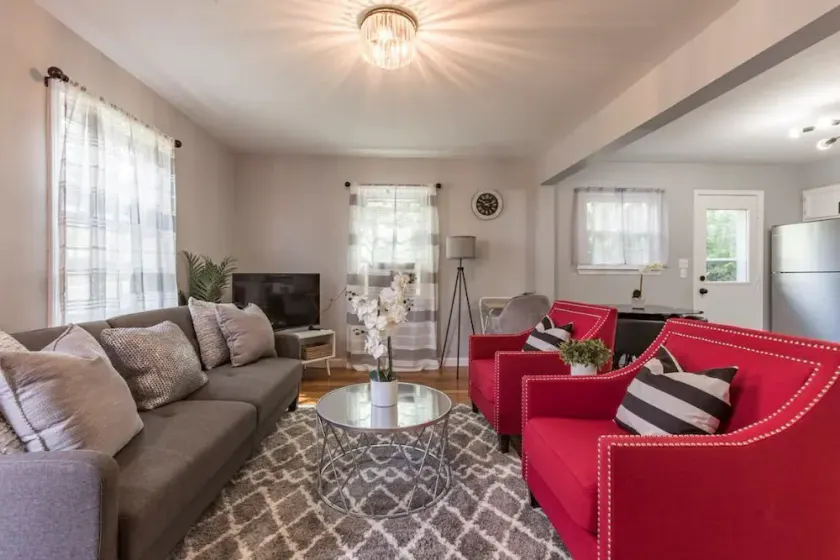 Modern & Cozy Cape | 4 Bedroom House | Central Location - Image 1
