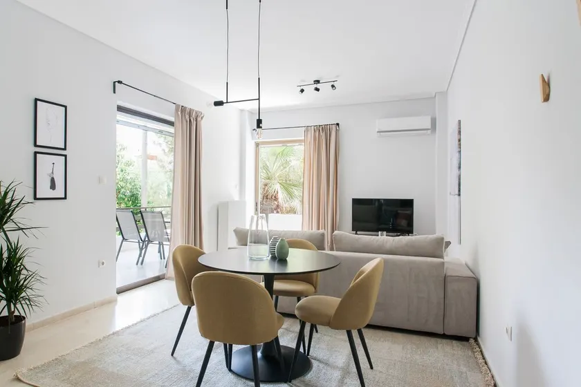 Pleasant 2BR Apartment near HELEXPO by UPSTREET - Image 1