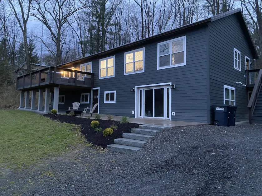Beautiful Lake House in the middle of everything! - Image 1