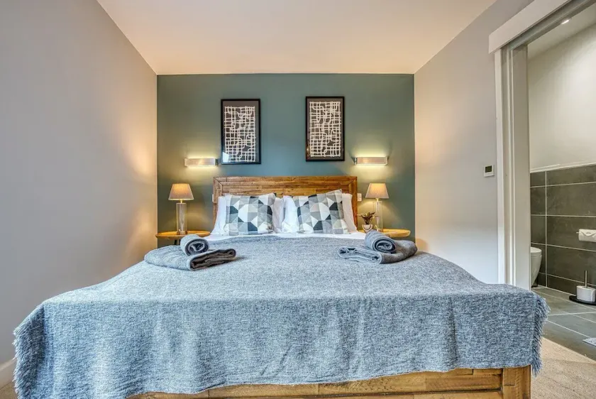 Two Bed Room City Apartment Southampton near Ocean Village, Sleeps 6 - Image 1