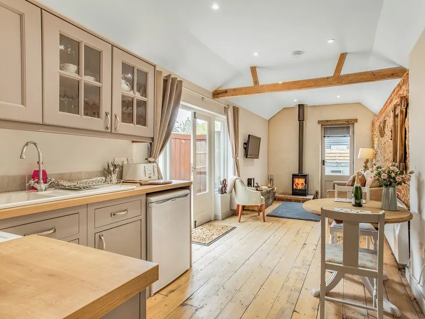1 bedroom accommodation in Bawdeswell - Image 1