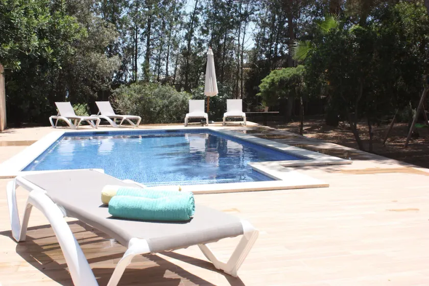 Maison idéale pour les familles avec enfants, grand jardin avec piscine et aire de jeux - Image 1