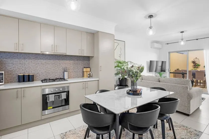 Best Location Armadale Sleeps 6 - Image 1