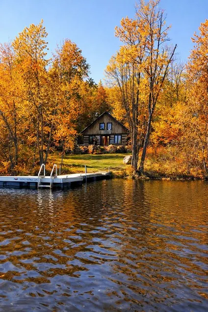 Chalet bord de l’eau, quai, canot, feu, 8 - Image 1