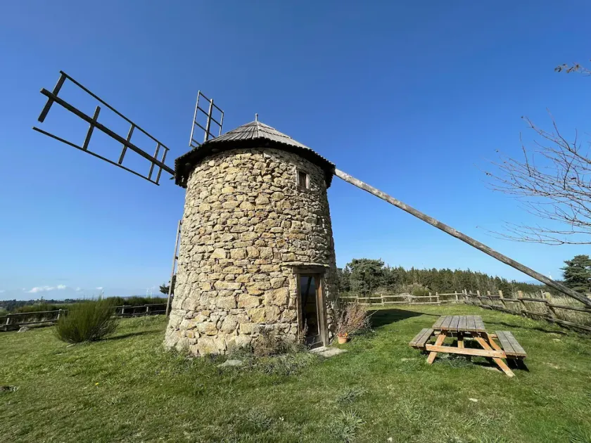 Moulin à vent restauré avec vue sur la campagne - Image 1