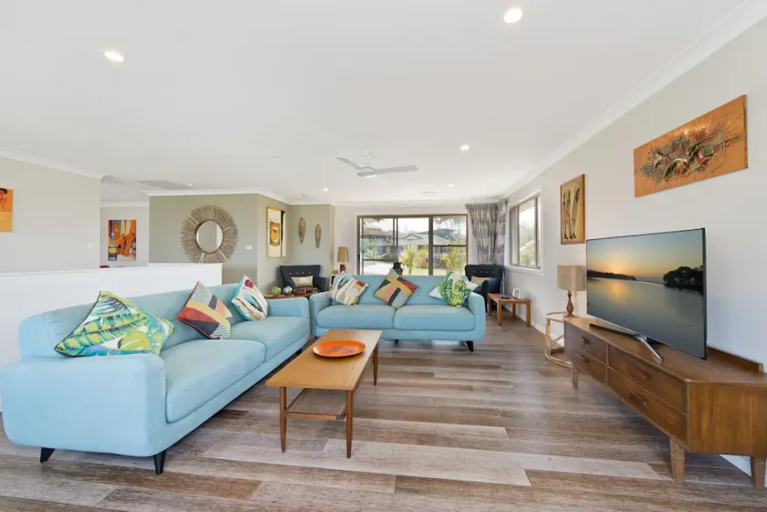 Shorebreak - Stunning Beachfront Location - Image 1