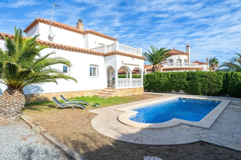 Villa Laura Con Piscina Privada - Image 1