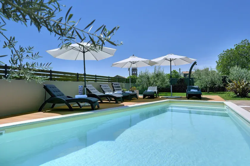 Superb Modern Villa With Pool, Large Fenced Yard Near the Beach - Image 1