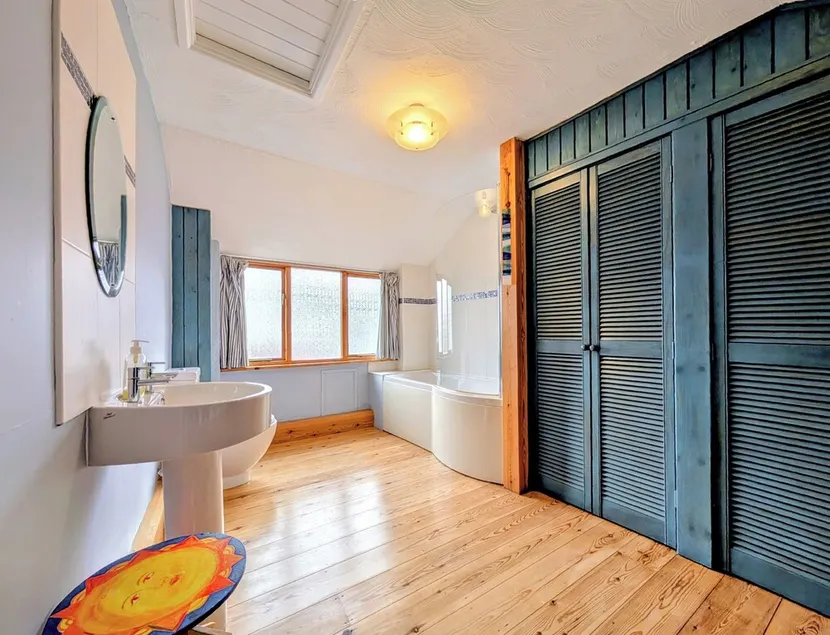 The Old Barn near St Ives - Rustic Charm & Space - Image 1