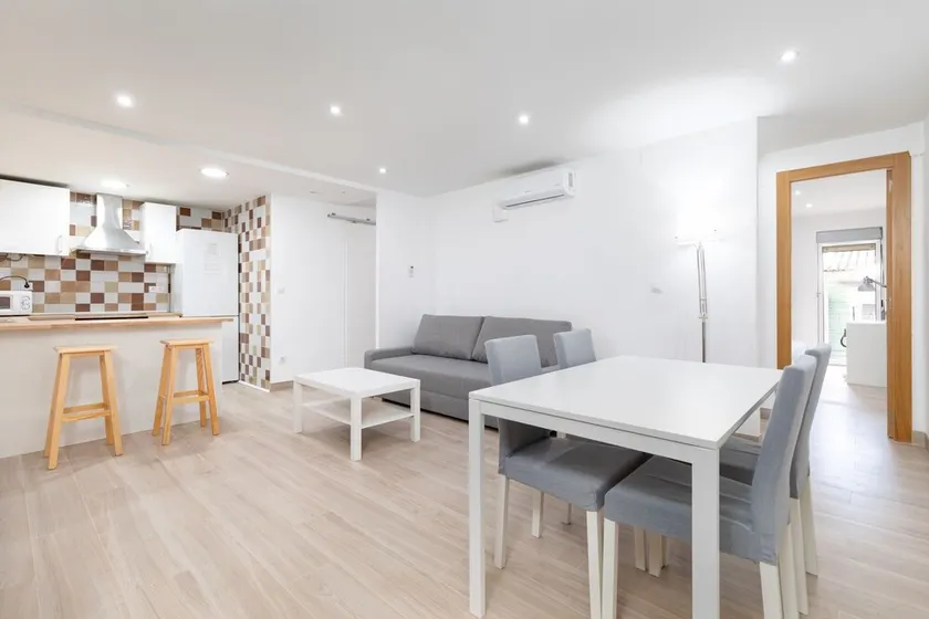 Rental unit in València · ★4.45 · 3 bedrooms · 4 beds · 1 bath - Image 1