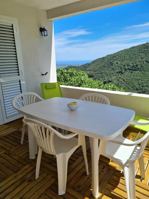 Charming ground floor of a T2 village house overlooking the sea and scrubland - Image 1