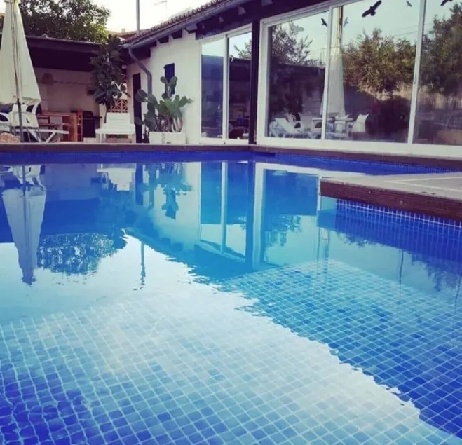Great vacation home close to the beach with private, heated pool - Image 1
