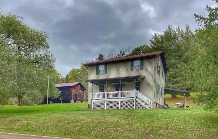 Large, 4 BR (1 King, 2 Queens), 2 Bath, Recently Renovated - Image 1