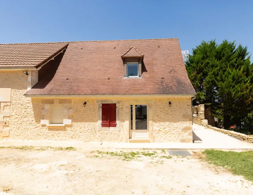 100m2 farmhouse cottage - Image 1
