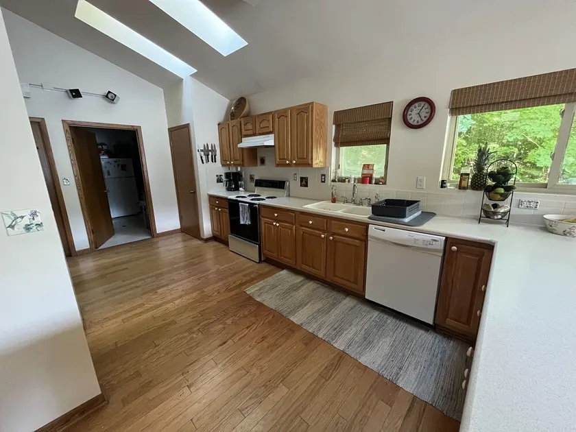 New to market- Beautiful year-round home on the South End of Skaneateles Lake - Image 1