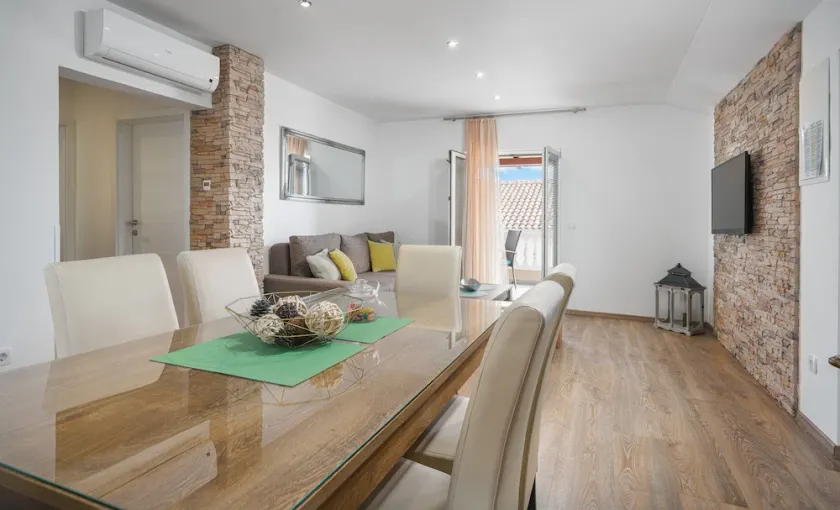 Apartment Vesna with an unforgettable view of the city and the sea - Image 1