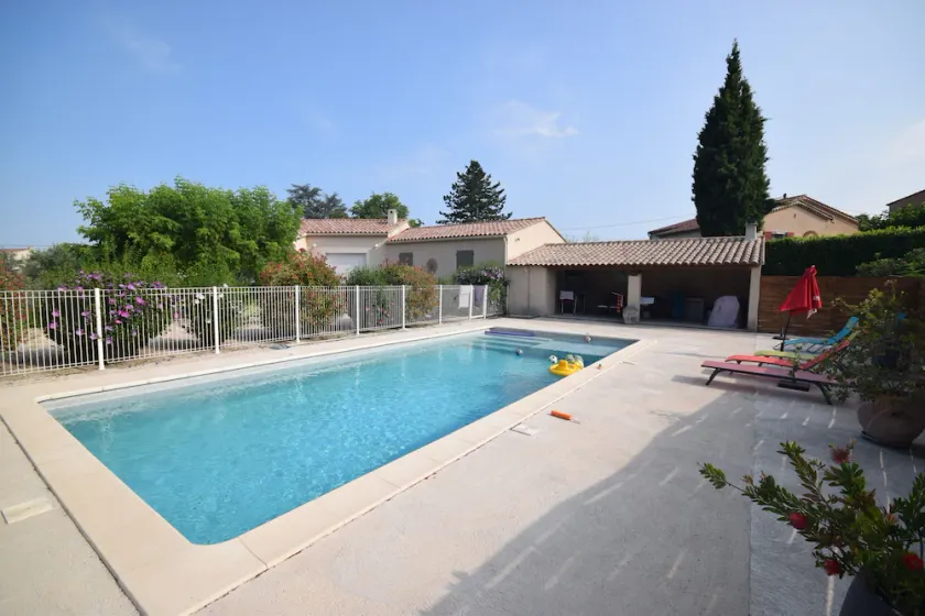 Mazan ferie villa med privat swimmingpool på 3000m - Image 1