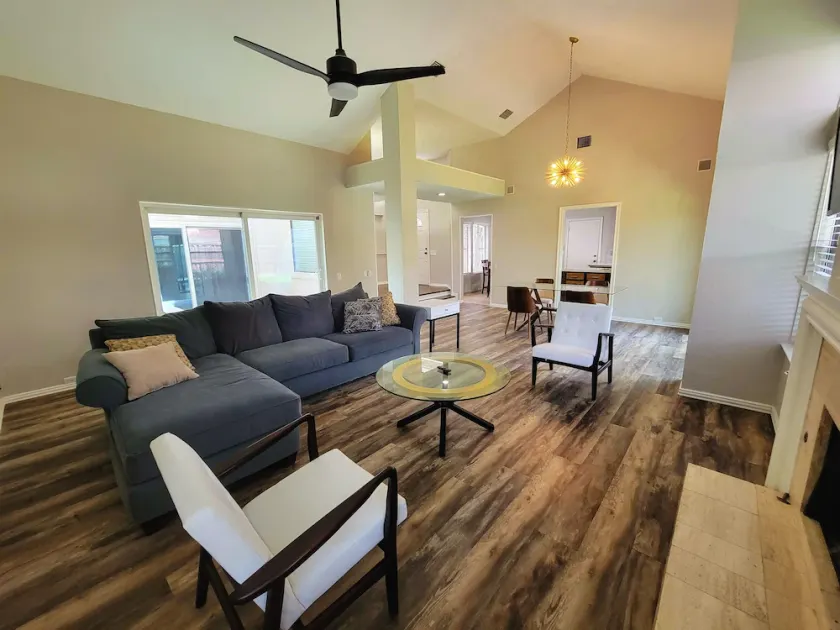 Intimate Bright Mid Century Modern w/ High Ceilings in HEART of Dallas,  - Image 1
