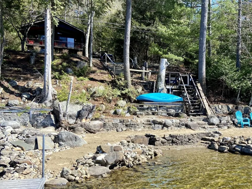 Beautiful 4 BR lake front house with 100’ private beach - Image 1
