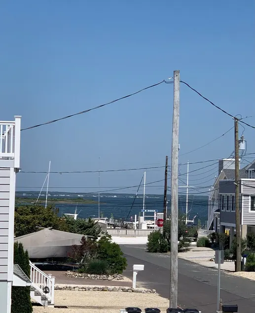 Perfect spot! Cape Cod -1 block to beach and bay with views! - Image 1
