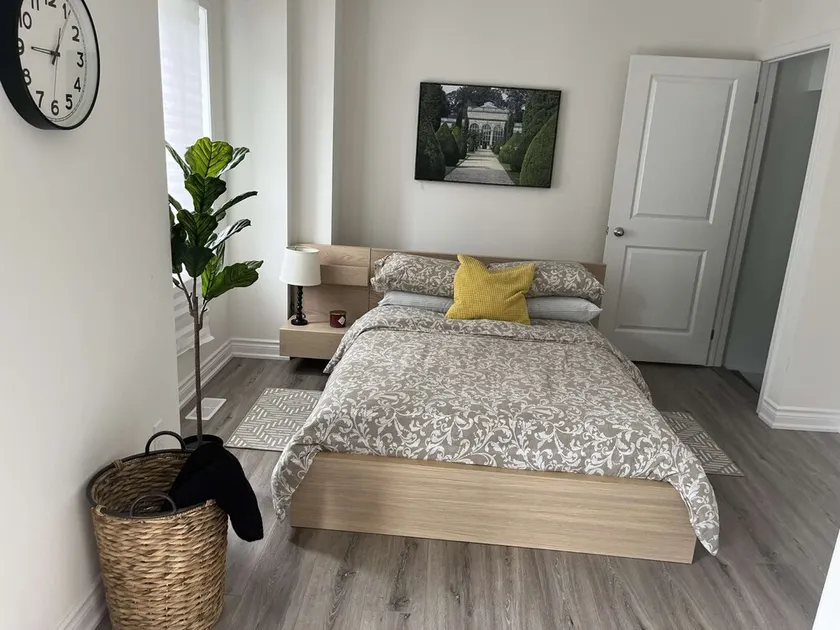 Luxury NEW in-law Suite with separate entrance (Sleeps 3) - Image 1