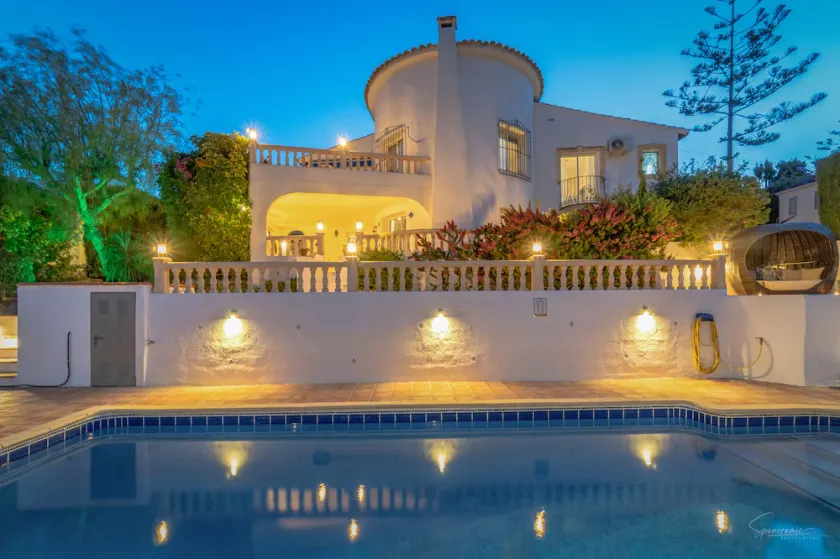 VILLA SERENE, Moraira 4 ensuite bedrooms, walking distance to shops, restaurants - Image 1