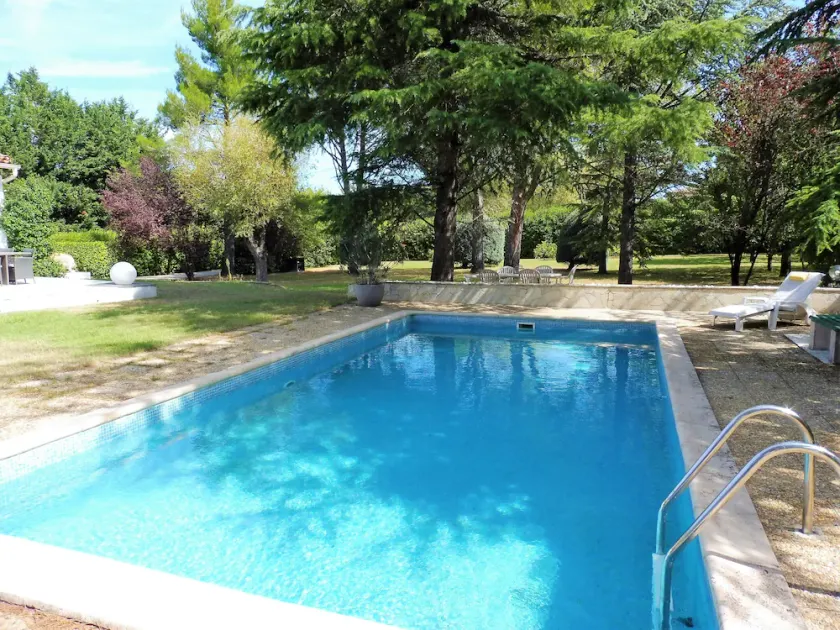 Nära Aix-en-Provence, vacker villa med pool på skogsmark på 4000m2 - Image 1