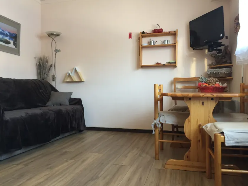apartment in residence - Image 1