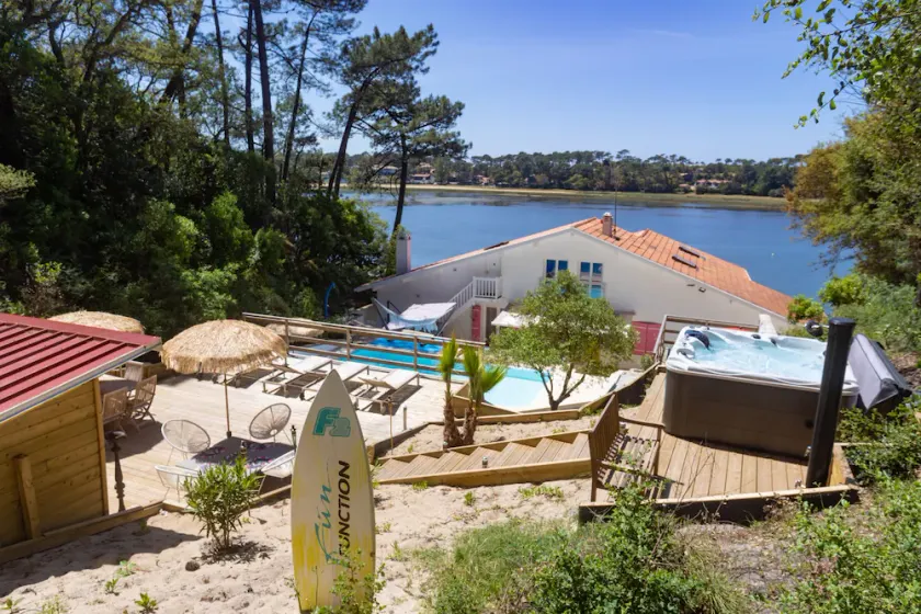 Pool-Haus mit dominantem SEE - Image 1