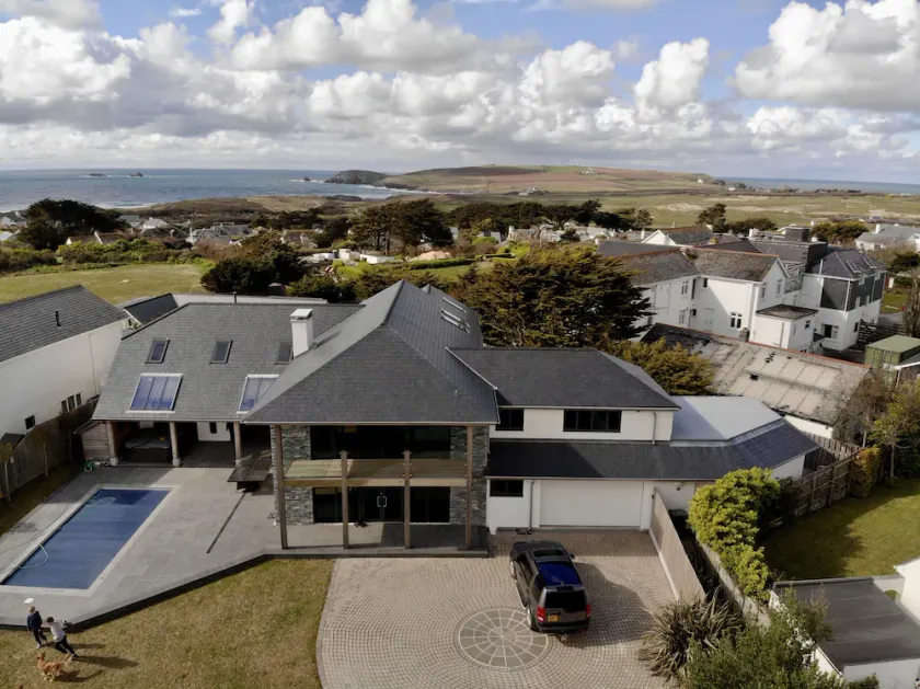 Luxury Holiday Home, Sea Views, Heated Pool, Hot Tub; Close to beaches & Golf - Image 1