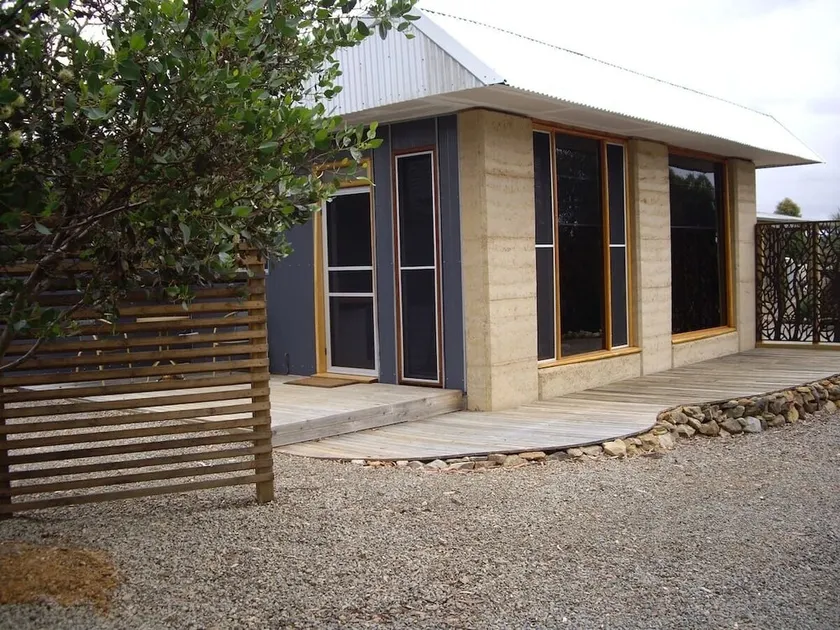Wedgetaildown Accommodation - Into the Wild - Image 1