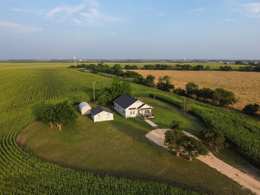 Modern Farm w/ 2 Kings: 20 min to Austin, COTA-Tesla - Image 1