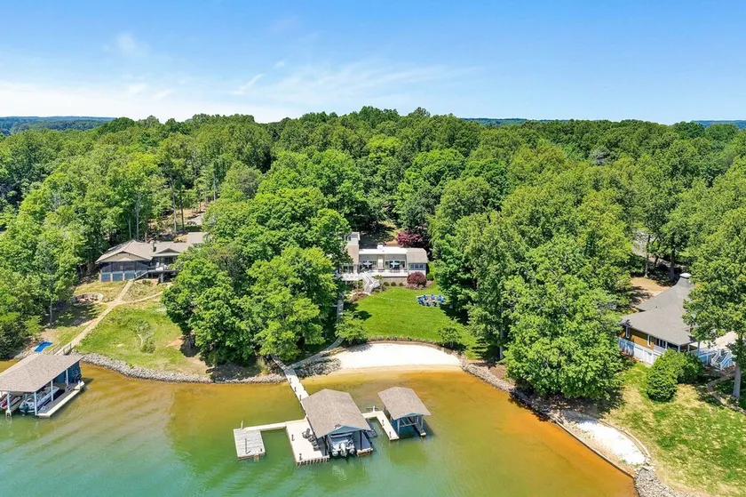 Thomwells Family Affair - Private Dock, Sleeps 18! - Image 1