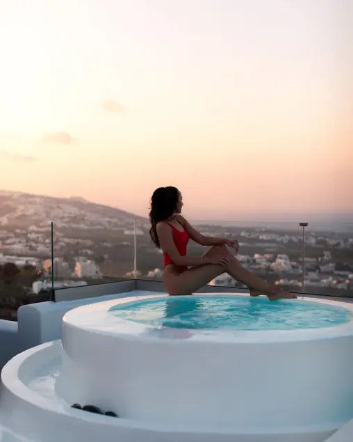 Deluxe Suite Sea View Hot Tub - White Co - Image 1