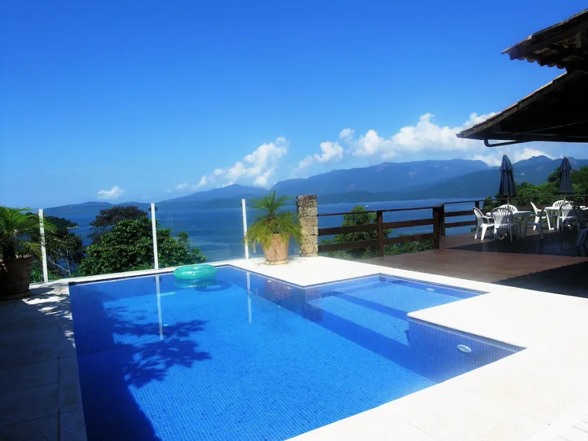 PARADISE! HOUSE IN ANGRA DOS REIS + BOAT FOR TOURS IN ILHA GRANDE - Image 1