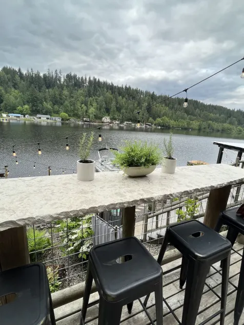 Lakefront Cabin, Eatonville Wa - Image 1