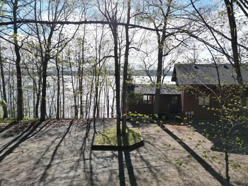 The Cuyuna \"Retro Retreat\" Family Lake Home - Image 1