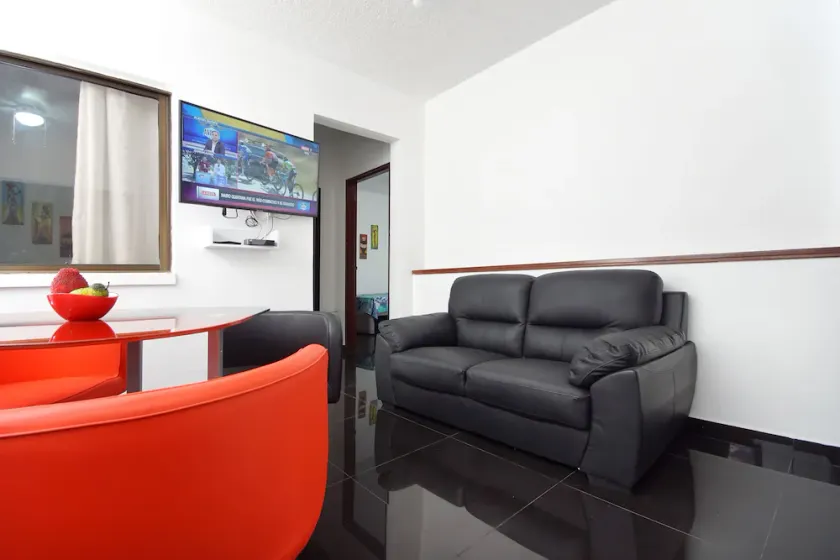 Modern apartment with A/C excellent location - Image 1