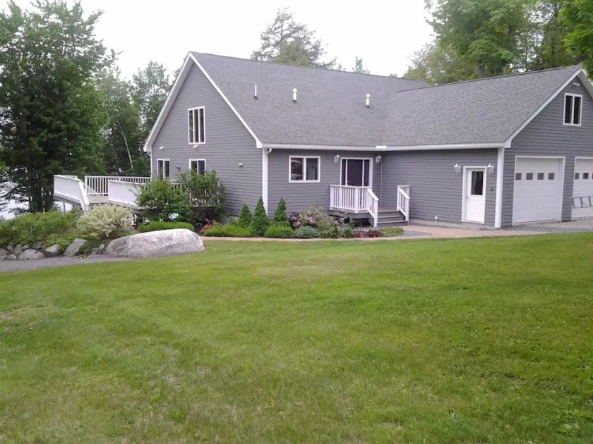Elegant, spacious 5 bedroom home on Molasses Pond - Image 1