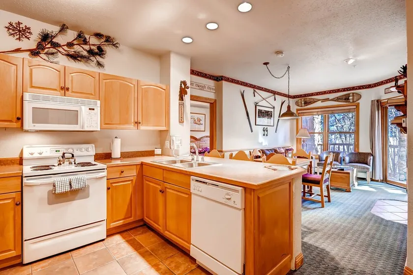 2 Bedroom Apartment | Balcony and Stunning Views! - Image 1