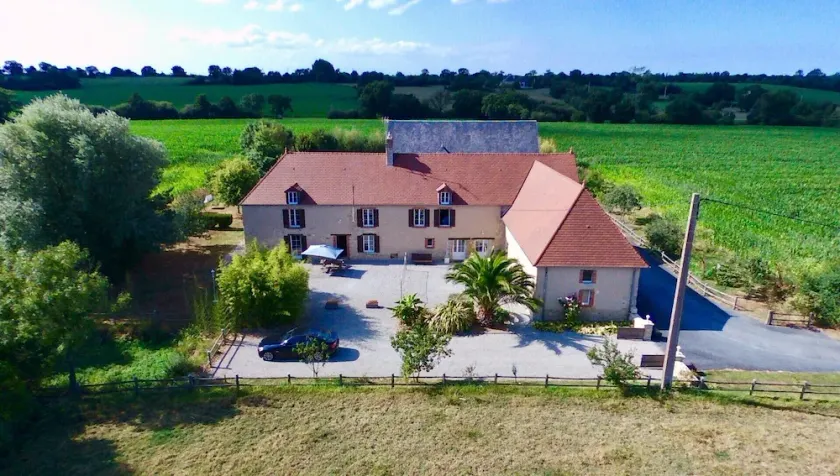 Small gite - beautiful, peaceful setting in an old farmhouse in the heart of the marshes - Image 1