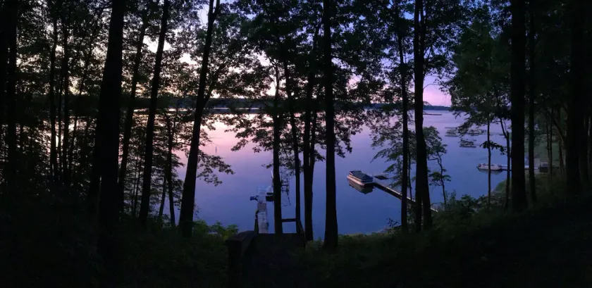 Private dock on large, spring-fed lake with kayaks - Image 1