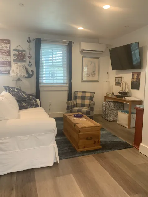 Beautiful 1 BR Condo 1 block from Commercial Street - Image 1
