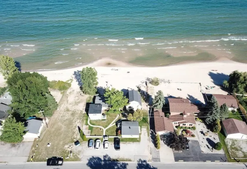 Cottage with private beachfront on Lake huron - Image 1