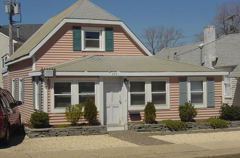 Large home two floors with upper deck area. - Image 1